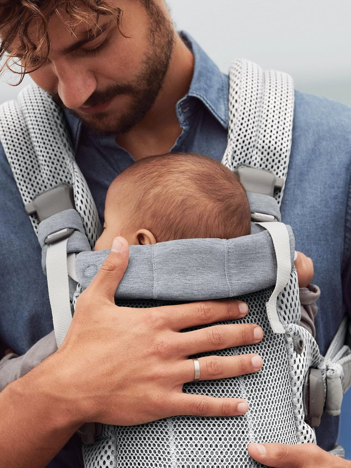 Nuvila Embrace™ | Tienilo vicino. Ritrova le tue mani.